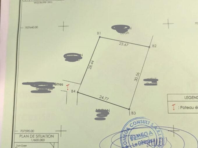 PARCELLE CLÔTURÉE DE 712M² HÊVIÉ À 10M