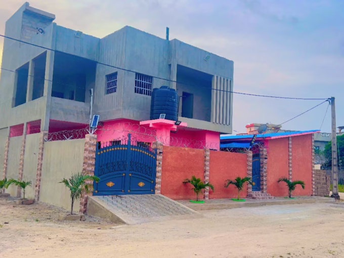 DUPLEXE MODERNE – 236M² ANGLE DE RUE – HOUINTA WEKE – 35 MILLIONS